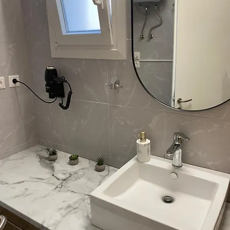 Nr1 White W Luxury Ba Between Train St. And Dt