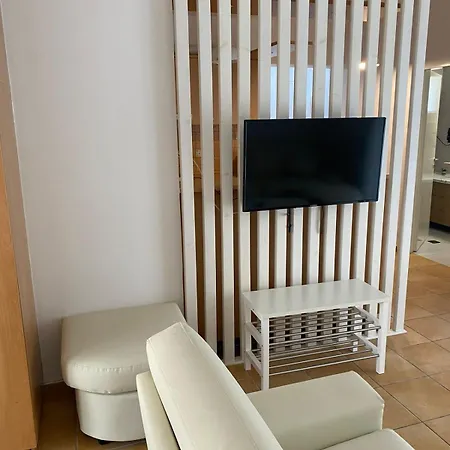 Appartement Nr1 White W Luxury Ba Between Train St. And Dt Larissa
