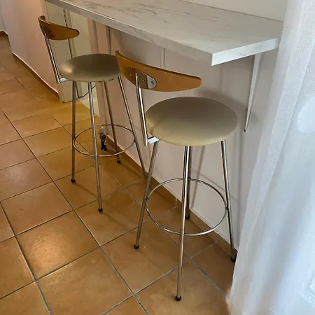 Nr1 White W Luxury Ba Between Train St. And Dt *