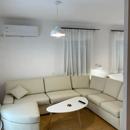 Nr1 White W Luxury Ba Between Train St. And Dt * לריסה