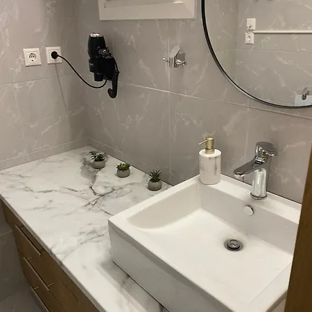 Nr1 White W Luxury Ba Between Train St. And Dt