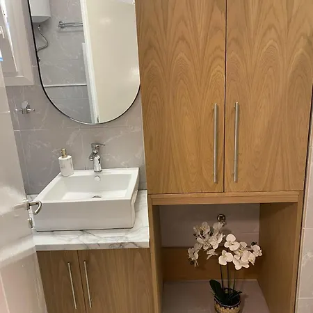 Nr1 White W Luxury Ba Between Train St. And Dt