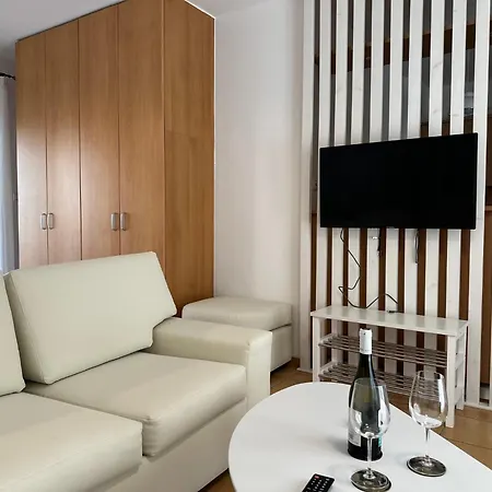Nr1 White W Luxury Ba Between Train St. And Dt Larissa