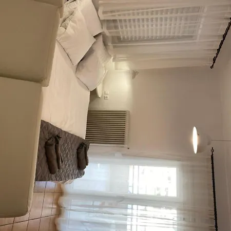 Nr1 White W Luxury Ba Between Train St. And Dt לריסה