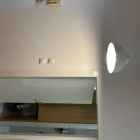 Nr1 White W Luxury Ba Between Train St. And Dt לריסה