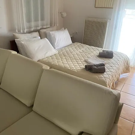 Nr1 White W Luxury Ba Between Train St. And Dt Larissa