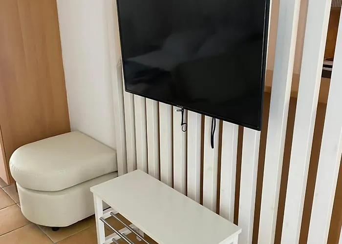 Nr1 White W Luxury Ba Between Train St. And Dt Apartment Larissa