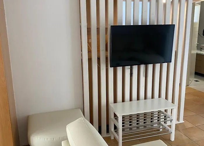 Apartment Nr1 White W Luxury Ba Between Train St. And Dt Larissa