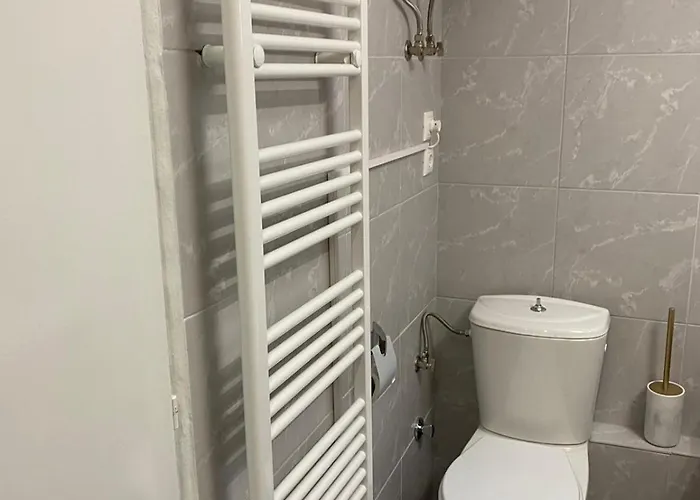 Nr1 White W Luxury Ba Between Train St. And Dt Apartment Larissa