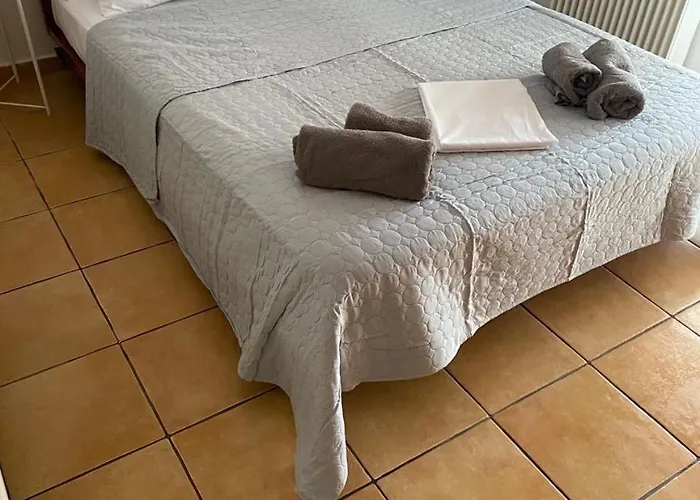 Apartment Nr1 White W Luxury Ba Between Train St. And Dt Larissa