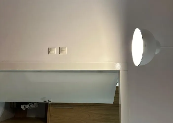 Nr1 White W Luxury Ba Between Train St. And Dt Larissa